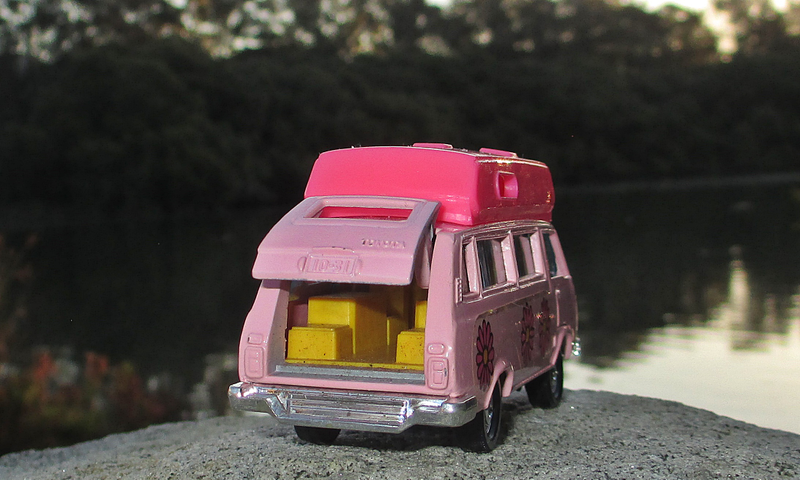 Illustration for article titled Land of the Rising Sun Day: Tomica Dandy Toyota HiAce Camper